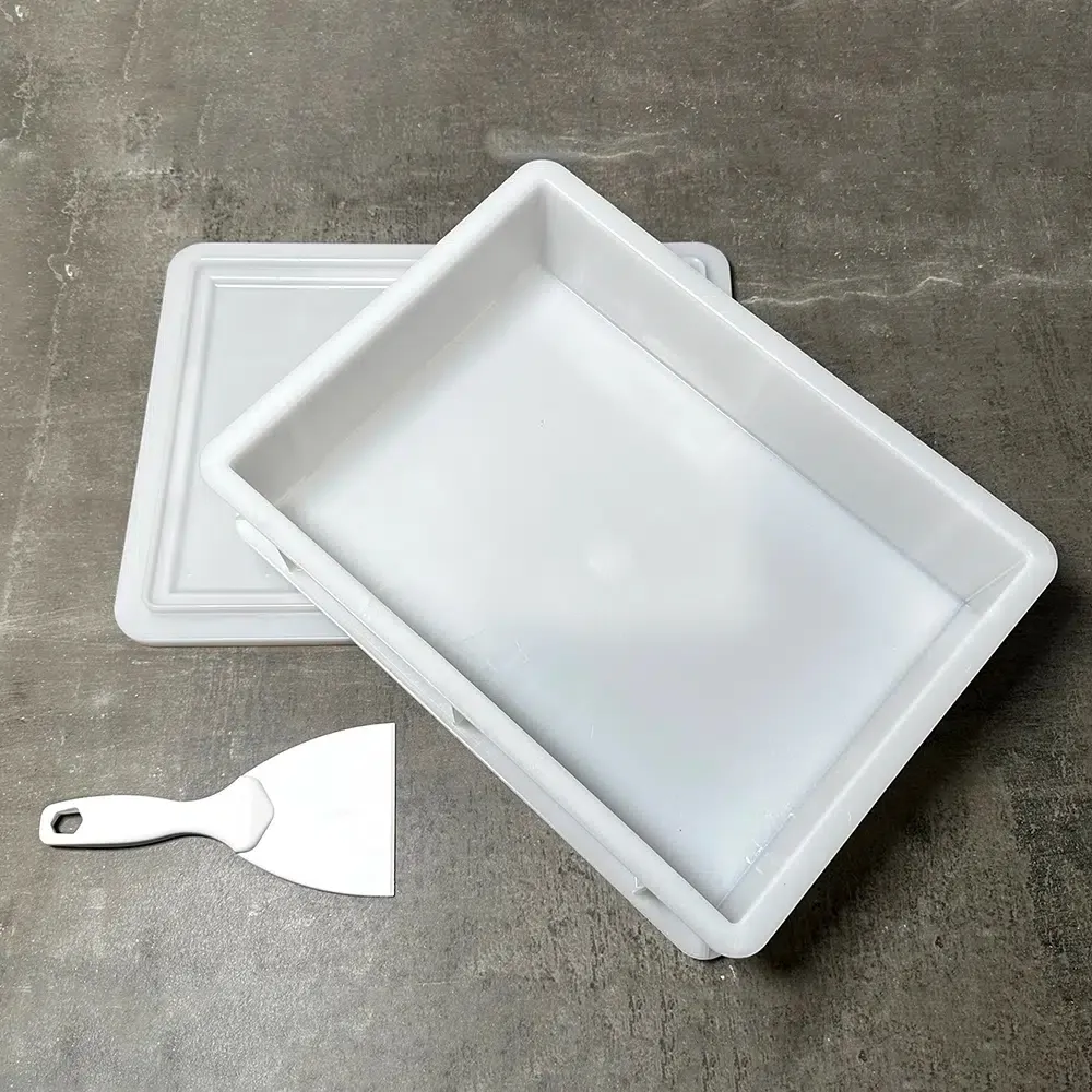 Modenzo Hevekasse 30x40x7 cm med hvit deigspade