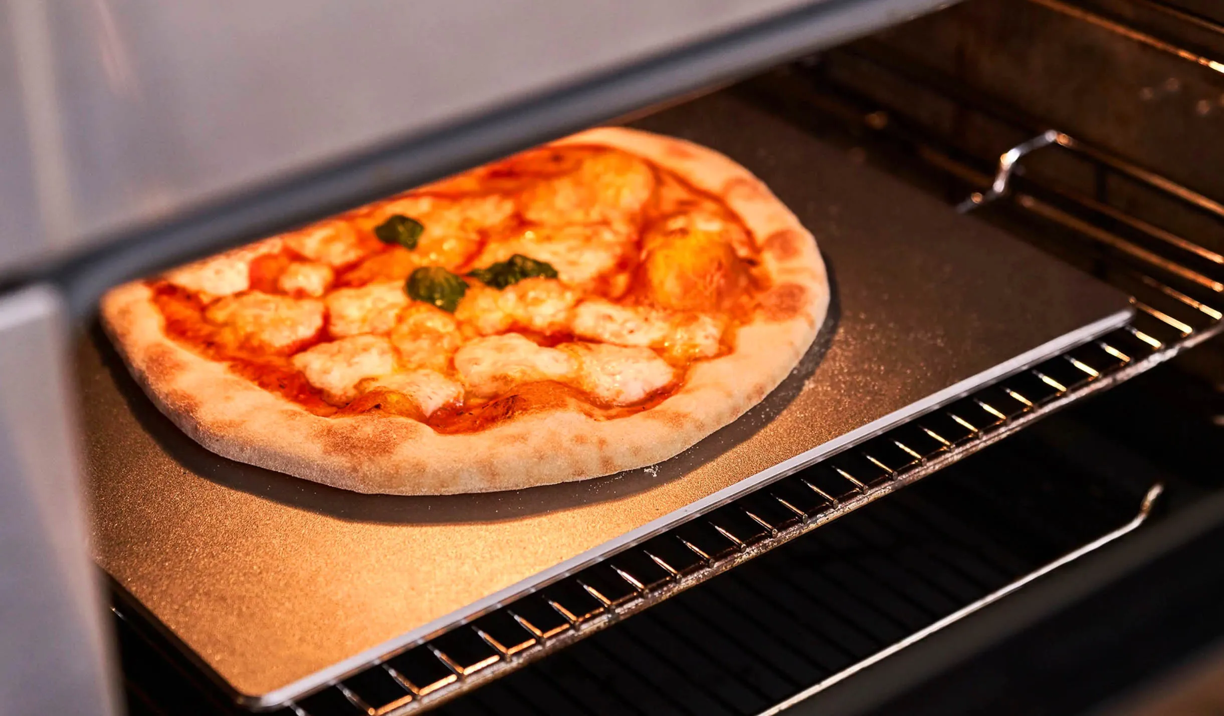 Pizzastål – Slik får du sprø bunn hjemme